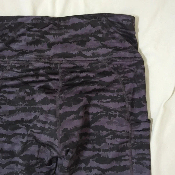 Fabletics Therma-Flex High-Waisted Pocket Legging, Color Pewter Tigress Size S - Picture 13 of 15
